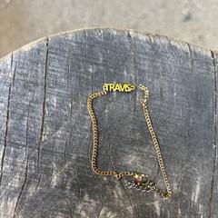 Armband Travis, amint azt az iLostnak jelentették.