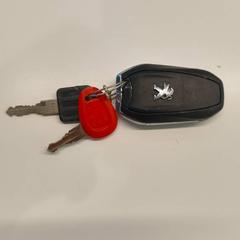 Car key met zwarte en rode sleutel, as reported by Stad Hasselt using iLost