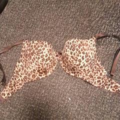Reggiseno, come riportato da Van der Valk Hotel Tiel utilizzando iLost