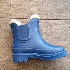 الحذاء Donker blauw، كما تم الإبلاغ عنه بواسطة DierenPark Amersfoort عبر iLost