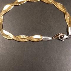 Karkötő, amint azt TivoliVredenburg az iLost segítségével jelentette.