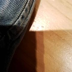 بنطلون جينز spijkerboek، كما تم الإبلاغ عنه بواسطة Beekse Bergen Resorts en Hotel عبر iLost