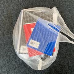 Llibres escolars, segons ha informat Breng Arnhem mitjançant iLost