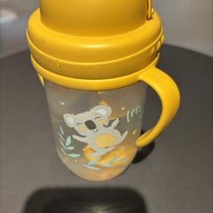 Lahev, como reportado por IKEA Brno utilizando o iLost