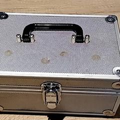 Diverse  - Cassetedoos, a été signalé par Centraal magazijn utilisant iLost