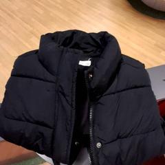 Dzseki sans manches enfant, amint azt IKEA Nice Saint Isidore az iLost segítségével jelentette.