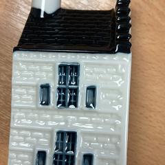 Souvenir white, as reported by Sheraton Brussels Airport Hotel using iLost