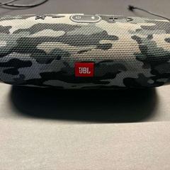 Caja JBL, ha sido reportado por W2 - Tomorrowland con iLost