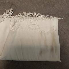 Kleding - Sjaal beige، كما تم الإبلاغ عنه بواسطة Centraal magazijn عبر iLost