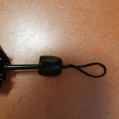 Skladací dáždnik noir écossais, ako bolo nahlásené TCL pomocou iLost