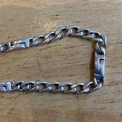 Armband, jak bylo nahlášeno na iLost