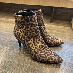 Panter laarzen, amint azt WestCord Hotel Eindhoven az iLost segítségével jelentette.