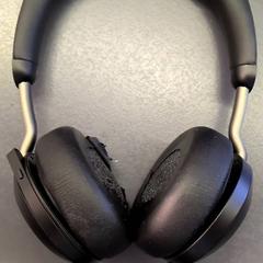 Headphones Zwart, as reported by Eindhoven Airport using iLost