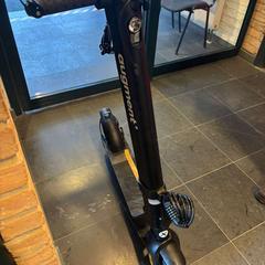 Trotinete elétrica Elektrishe step, como reportado por Gemeente Zonhoven utilizando o iLost