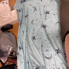 Sukienka wieczorowa licht blauw met sterren en maan, zgłoszono przez VITAZ campus Sint-Niklaas przy użyciu iLost