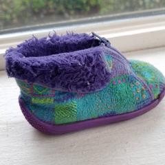 Baby shoes Paars groen, as reported by DierenPark Amersfoort using iLost
