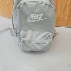 Zaino Zacht groen van Nike, come riportato da Gemeente Wageningen utilizzando iLost