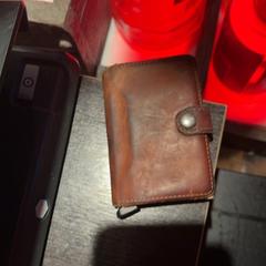 Carteira Vd Groep, como reportado por Club Nyx/Exit Café utilizando o iLost