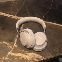 Headphones, as reported by Van der Valk Hotel Amsterdam Zuidas using iLost