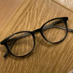 Óculos, como reportado por MEININGER Hotel Berlin Central Station utilizando o iLost