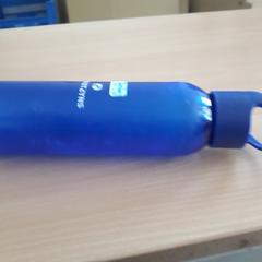 Vizesüveg donkerblauw, amint azt Universiteit Gent - Blandijn az iLost segítségével jelentette.