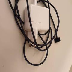 Mac oplader Zwart met wit, segons ha informat HvA Amstelcampus mitjançant iLost
