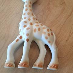Jouet sophie la giraffe, som rapportert av IKEA Lyon Grand Parilly ved bruk av iLost
