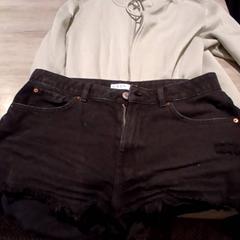 Gilet & Pantalons courts Vest en Korte spijkerbroek, a été signalé par Van der Valk Hotel Vianen utilisant iLost