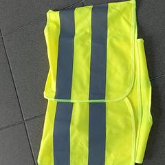 Oblečenie - fluo hesje, ako bolo nahlásené Regio Antwerpen - Brussel pomocou iLost