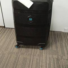 Suitcase اسود, as reported by محطة الرياض (الرياض) using iLost