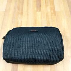 Borsa da toilette, come riportato da Bolognalaan 101 utilizzando iLost