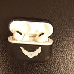 AirPods, ha sido reportado por MEININGER Hotel Budapest Great Market Hall con iLost