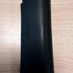 Brillenkoker met bril Lacoste, zoals gemeld door Qbuzz Fryslân met iLost