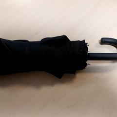 Paraugas Zwart, segundo informou Centraal magazijn usando iLost