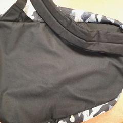 Sac noir et blanc, a été signalé par TCL utilisant iLost