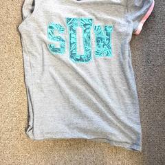 T shirt, iLost를 사용하여 Burgers' Zoo에 보고됨