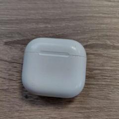 Earbudsdoosje, ha sido reportado por EBS OV Poeldijk con iLost