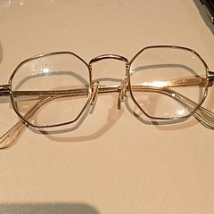 Lunettes, a été signalé par Pathé Nijmegen utilisant iLost