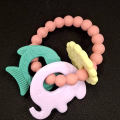 Anneau de mastication rose/vert/jaune/violet, as reported by IKEA Marseille La Valentine using iLost