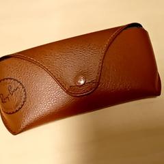 Eguzkitako betaurrekoen zorroa, gisa salatu by Mövenpick Hotel Amsterdam City Centre iLost erabiliz