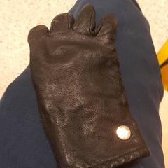 Hansker sort, como reportado por IKEA Furuset utilizando o iLost