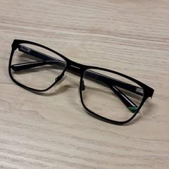 Brýle Zwart, jak nahlášeno IKEA Breda pomocí iLost