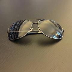 Okulary słoneczne, zgłoszono przez Möbelmuseum Wien przy użyciu iLost