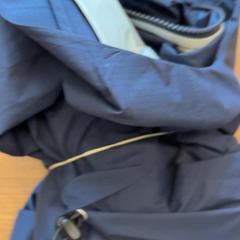 Chaqueta, ha sido reportado por GVB con iLost
