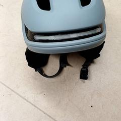 Helm Grijs, gemeldet von Qbuzz GD Groningen Peizerweg über iLost