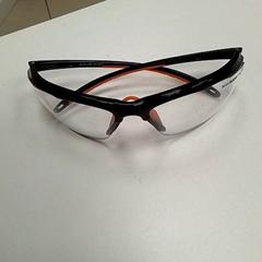 Lentes, segundo informou ilévia usando iLost