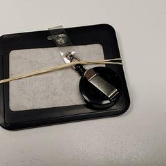 Korthållare badge, rapporterat av Centraal magazijn med iLost