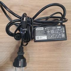 アダプタ がiLostで Breda University of Applied Sciences Mgr. Hopmansstraat によって報告されました