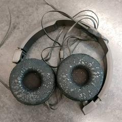 Écouteurs, a été signalé par Rotterdam The Hague Airport utilisant iLost