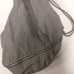 体操着袋 Grijs がiLostで Regio West-Vlaanderen によって報告されました